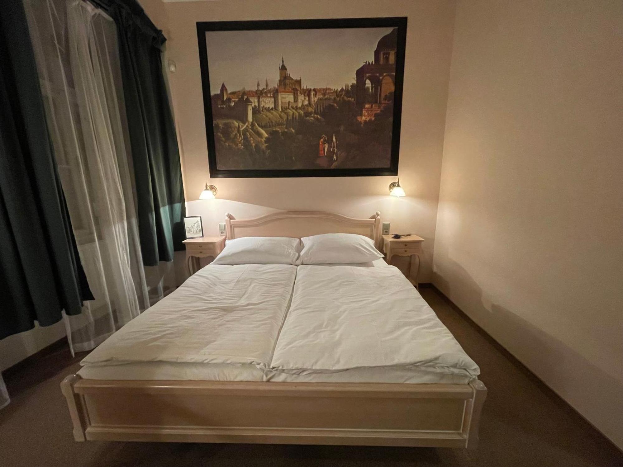 U Cervene Zidle - Red Chair Отель 3*