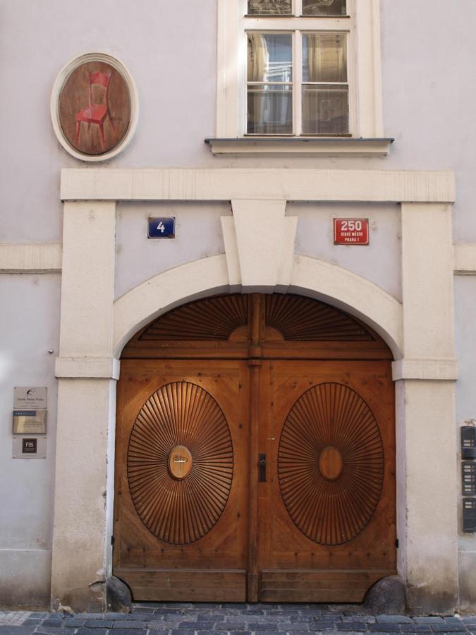 U Cervene Zidle - Red Chair 3* Prague